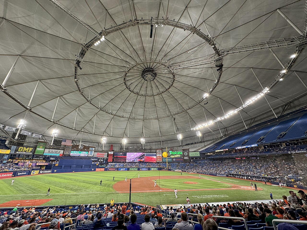 Rays Outlast Brewers 4-3 in 12-Inning Game 4 Thriller: Williamson Walk-Off Keeps Tampa Bay Alive